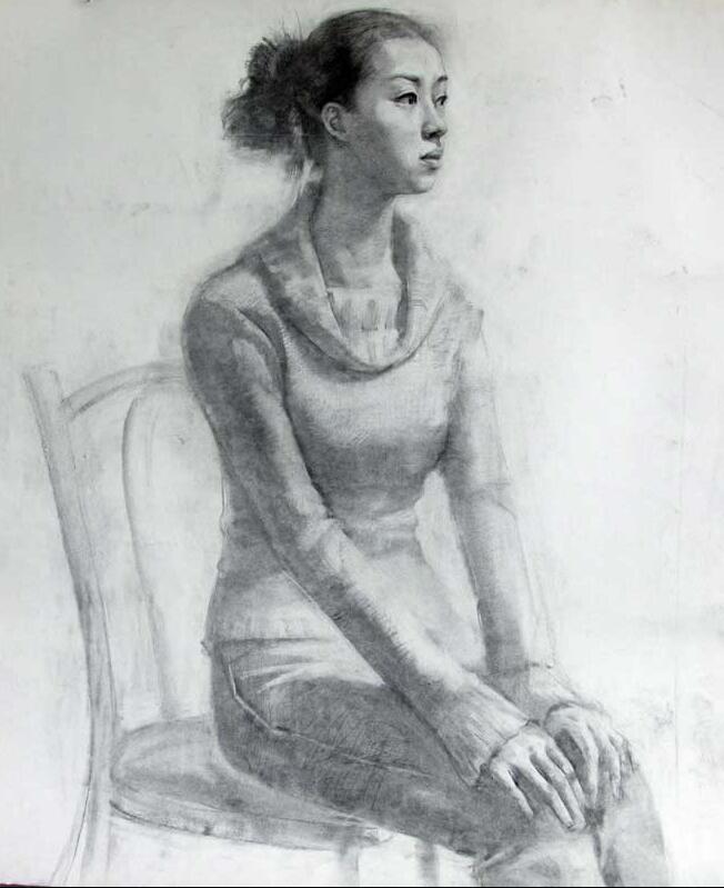 静坐的女子肖像，人物的素描图片