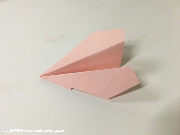 纸飞机怎么折
