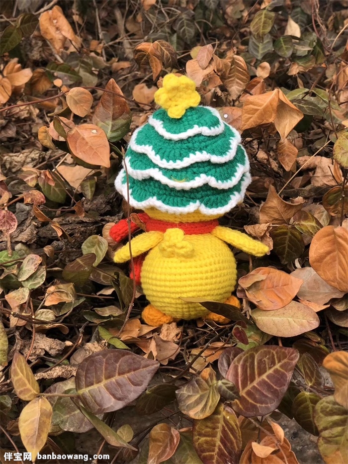 圣诞节手工毛线编织作品，圣诞快乐鸭编织玩偶