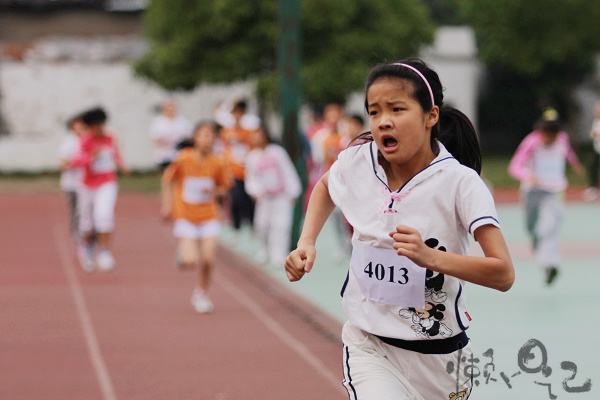 小学运动会跑步接力 优秀作文选