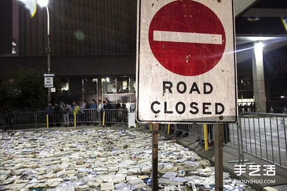 白昼之夜：一万本书流落多伦多街头的艺术活动