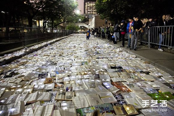 白天夜晚多伦多街头3.336亿本书的艺术活动