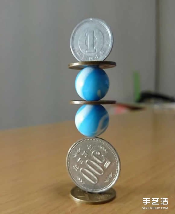 平衡高手用硬币挑战堆叠极限 高难度平衡游戏