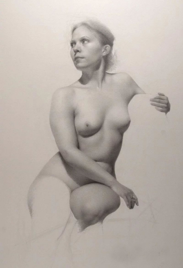 女人体素描写生图片，侧坐的外国女人