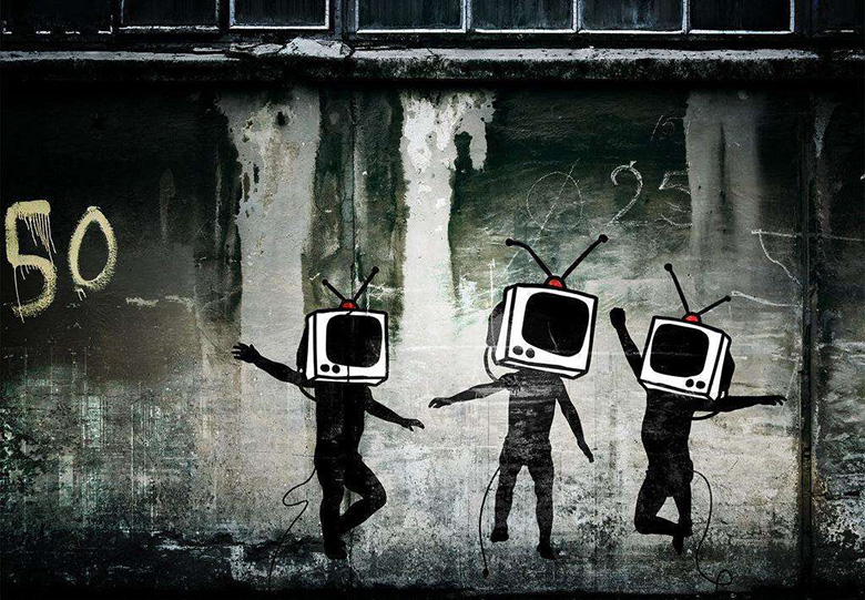 创意涂鸦图片，电视和人的结合