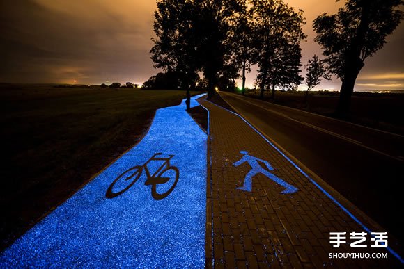 夜光自行车道点亮波兰小镇不插电的夜光路