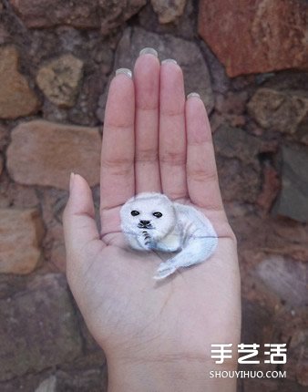 保存在手掌中的微型动物其实是3D立体画